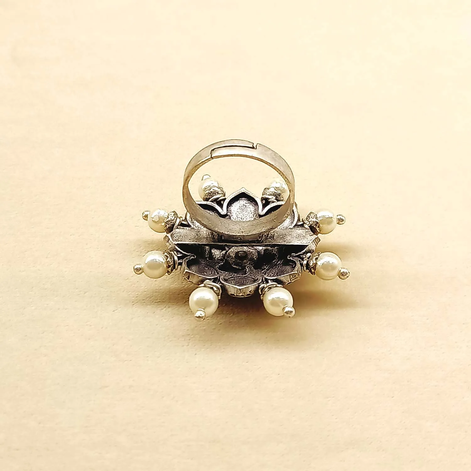 Qivii Pearl White Oxidized Ring